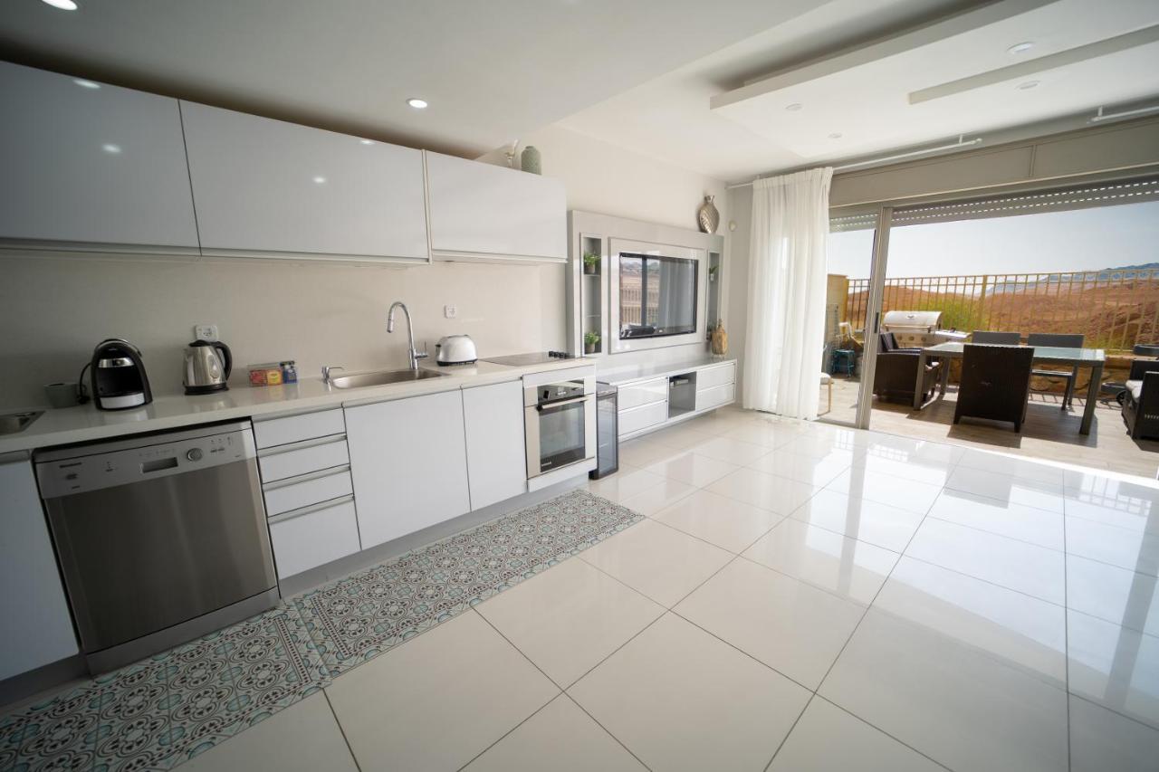 Appartement Yalarent Oasis Garden With Private Pool à Eilat Extérieur photo